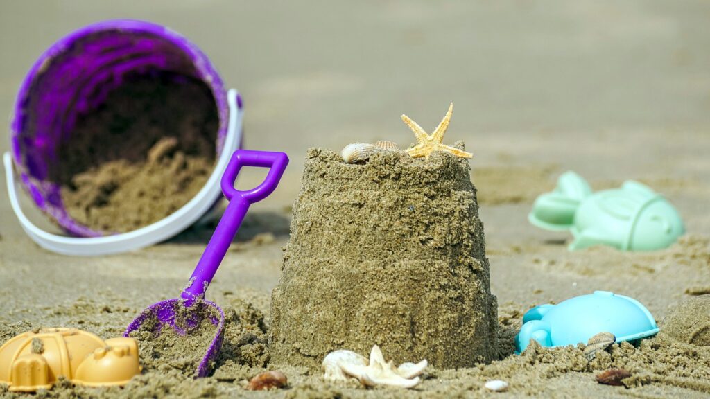sand toys, sandburg, beach